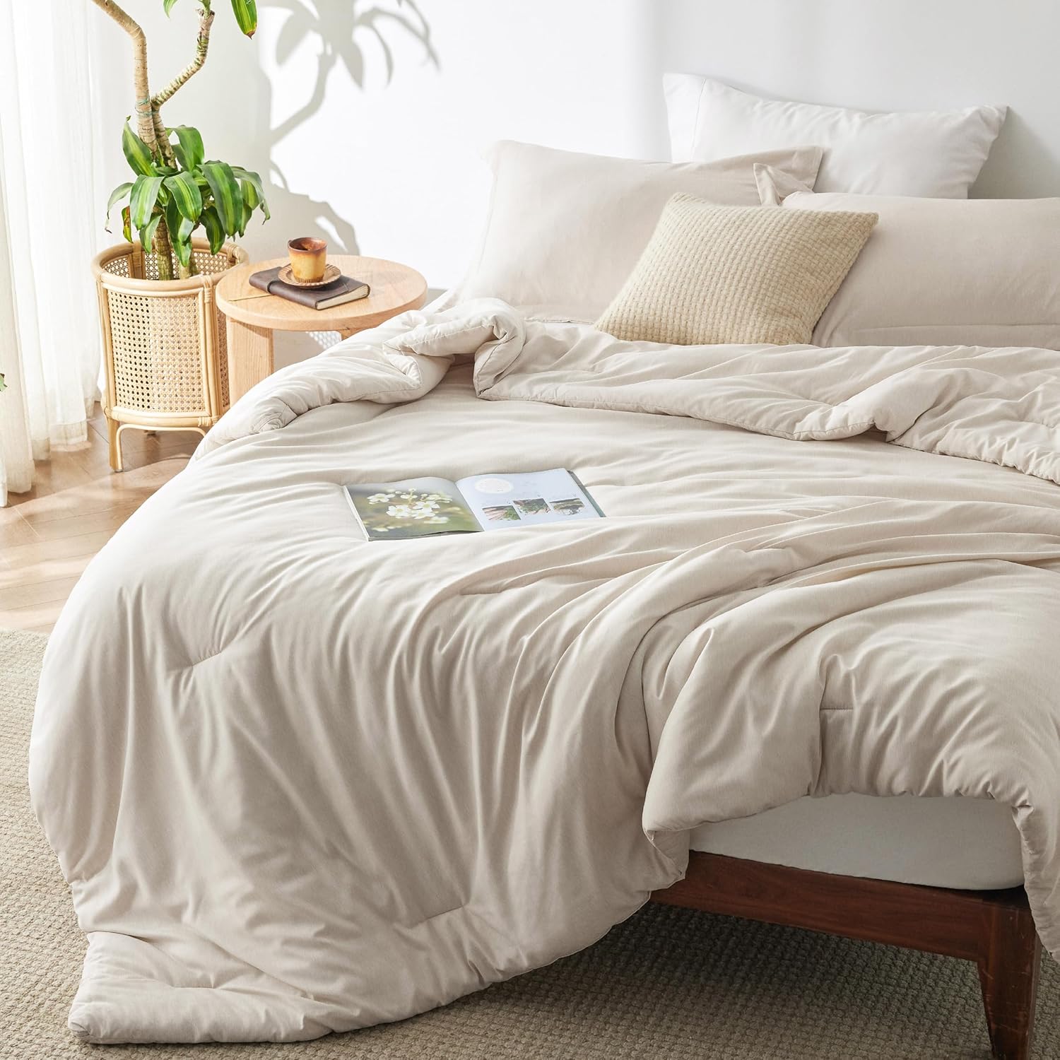Bedsure Twin Extra Long Comforter Set Dorm Bedding – Beige Twin XL Comforter, Soft Bedding for College, Cationic Dyed Bedding Set, 2 Pieces, 1 Comforter (68″x90″) and 1 Pillow Sham (20″x26″+2″)