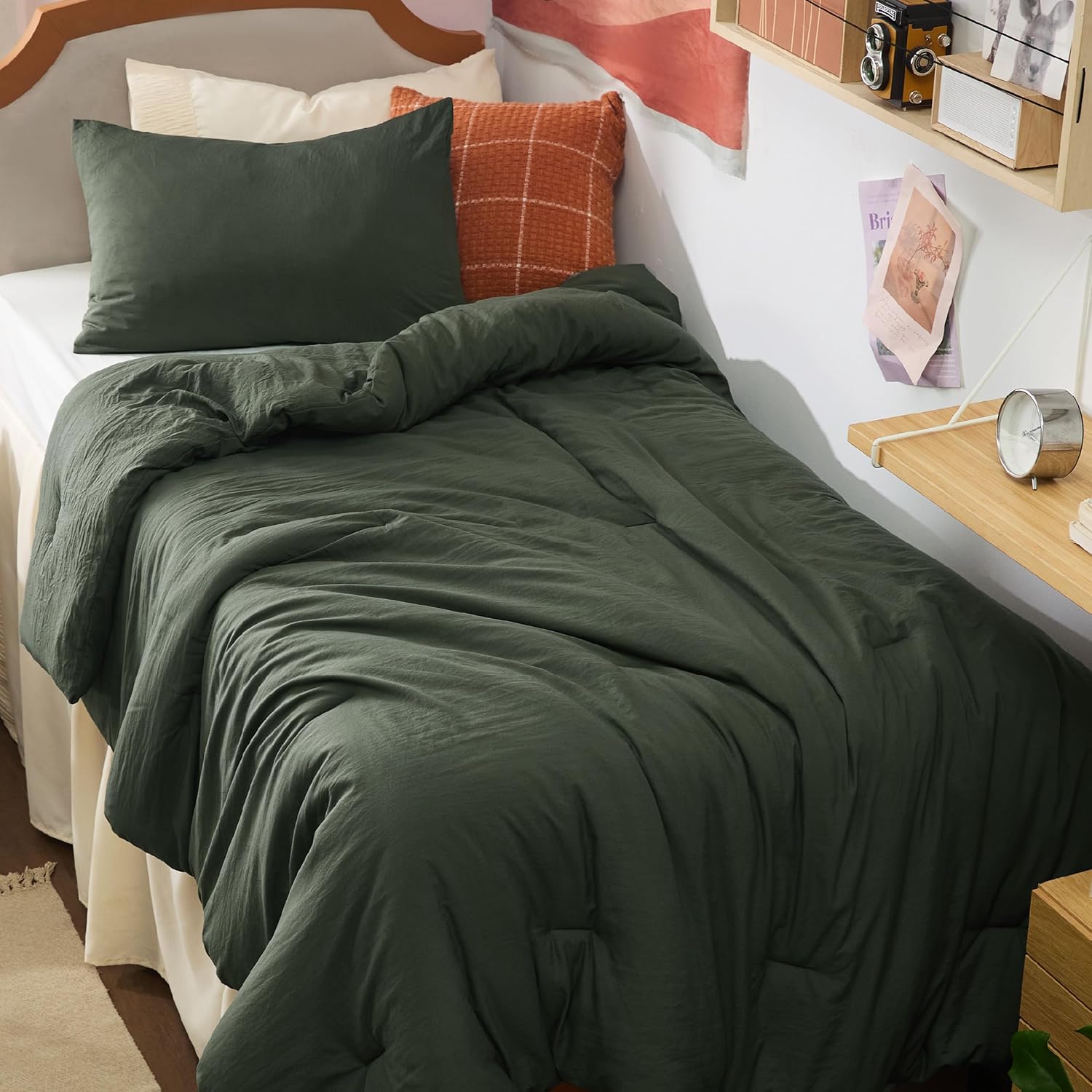 Bedsure Twin/Twin XL Comforter Set, Dark Green Soft Prewashed Bedding for All Seasons, 2 Pieces GentleSoft™ Warm Down Alternative Bed Set, 1 Lightweight Comforter (68″x88″) and 1 Pillowcase (20″x26″)